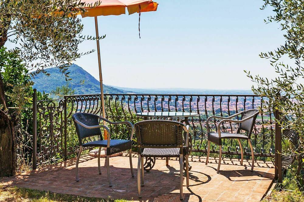 Villa indipendente con A/C, Wifi, piscina privata, vasca idromassaggio, Tv, patio, parcheggio in Pieve a Nievole, Provincia di Pistoia