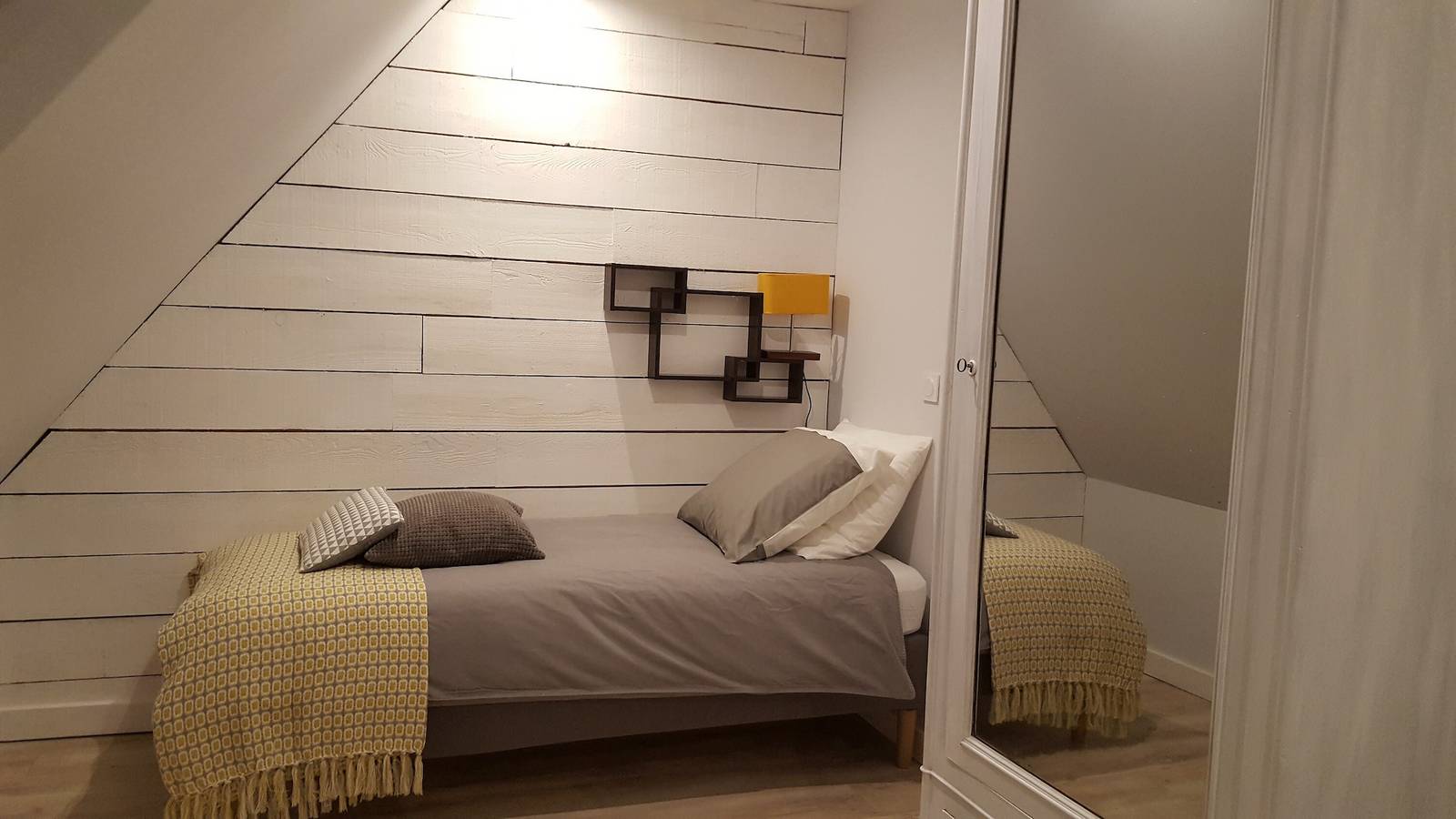 Chambre d’hôtes « La Trouverie - Chambre 5 » avec terrasse et jardin communs, Wi-Fi in Laqueuille, Parc naturel régional des Volcans d'Auvergne