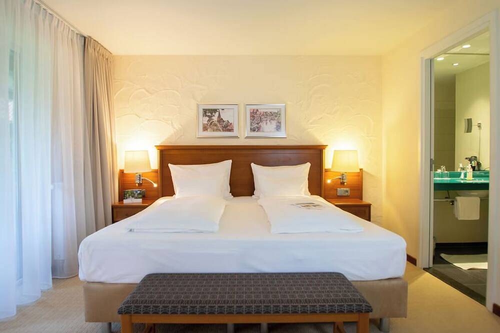 Luxurious and Charming Stay in Modern Room Near the Tranquil Twente Region in Ootmarsum, Twente