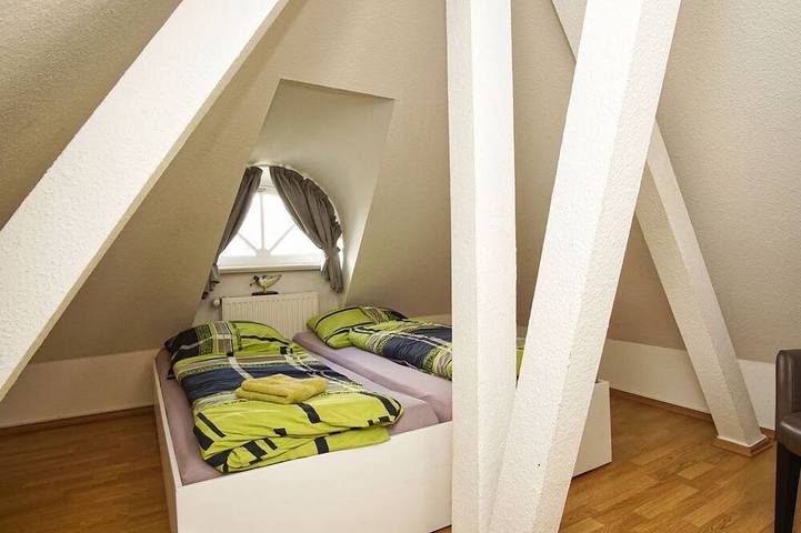 Ganze Wohnung, Großzügige Ferienwohnung mit Terrasse und Garten im ruhigen Landhaus Wildrose - in Pantow, Zirkow