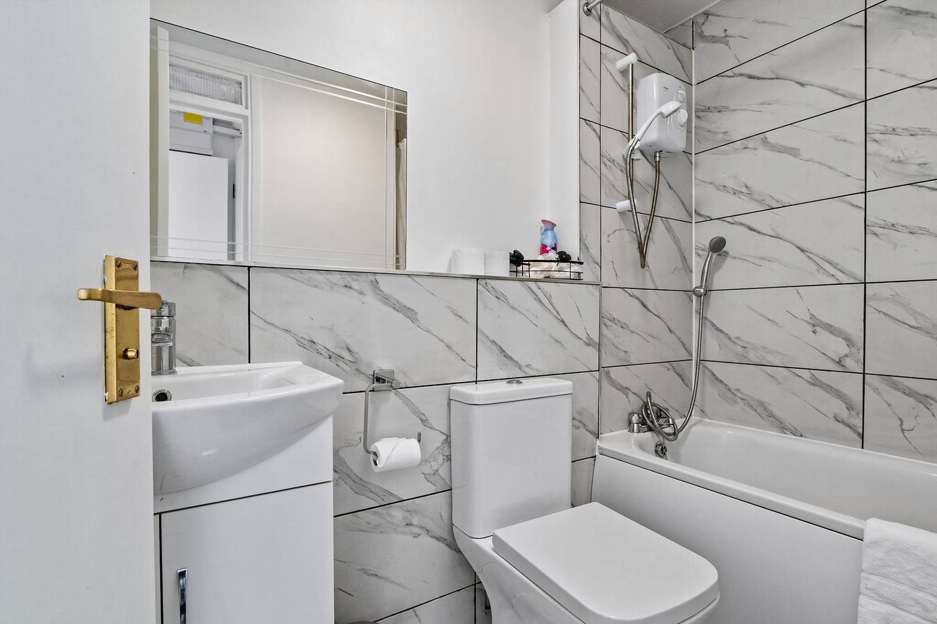 Apartamento entero, Tonos de blanco en Mill Hill in Londres, Sudeste de Inglaterra