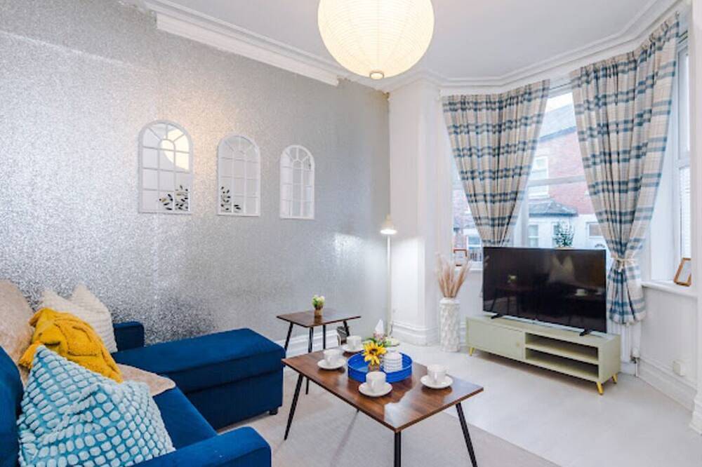 Sleep 7, Pool Table/Ttennis, Free Parking, 3Br in Greater Manchester