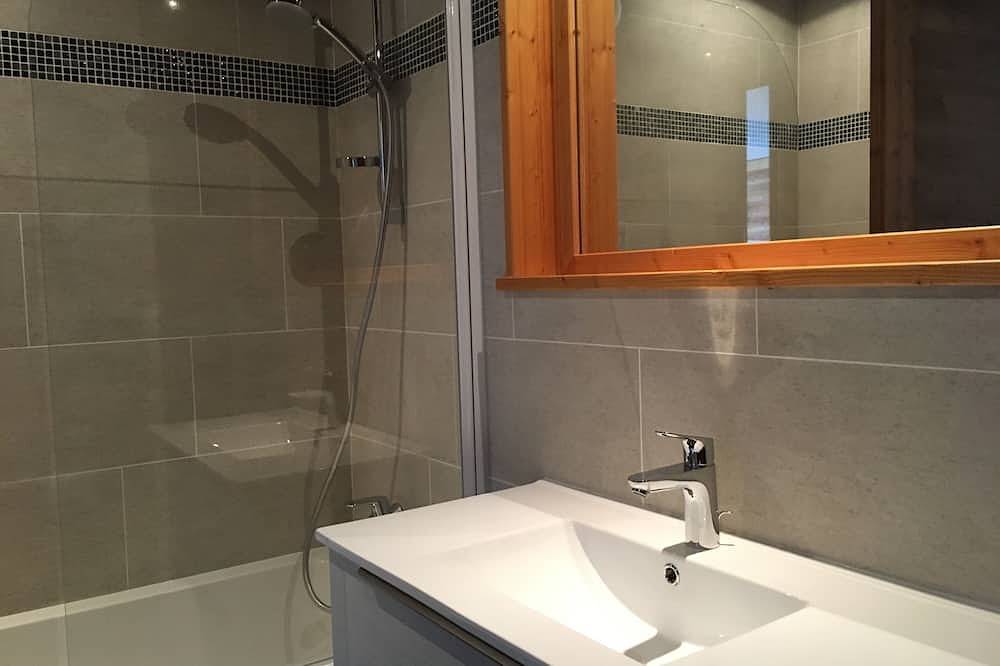 Ganze Wohnung, Bonneval-Sur-Arc la Bergerie: Neue komfortable Wohnung am Fuße der Piste. in Bonneval-sur-Arc, Region Saint-Jean-de-Maurienne