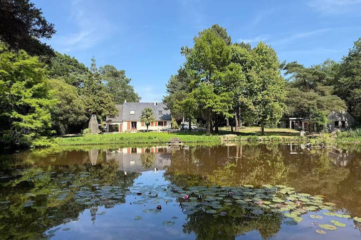 Location de vacances pour 13 personnes, avec Terrasse et Jardin dans Molac