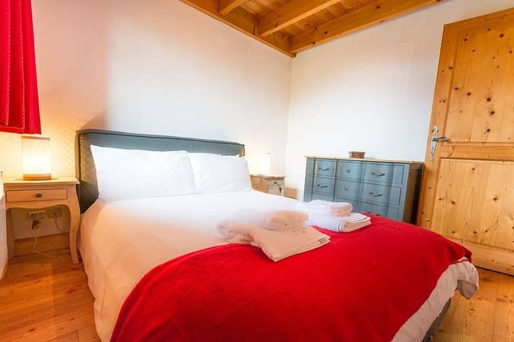 Appartement entier, Spacieux appartement en duplex avec 2 espaces de vie, en face à la télécabine in Samoëns, Région de Bonneville