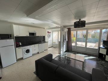 Gîte pour 4 personnes, avec vue et terrasse dans Casino de Greoux les Bains