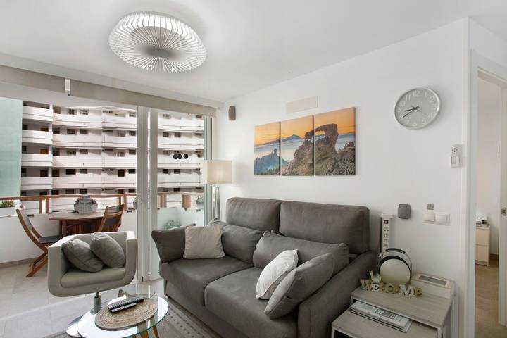 Ganze Wohnung, Ferienwohnung 'Komfortabel und gemütlich' mit Gemeinschaftspool, privater Terrasse und WLAN in Maspalomas, San Bartolomé de Tirajana