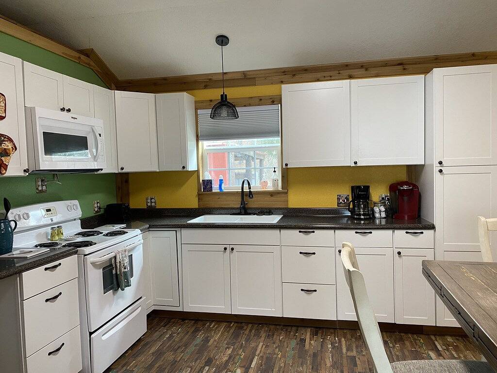 Rustic one bedroom cabin on South Toledo Bend. Pets welcome. in Toledo Bend Reservoir