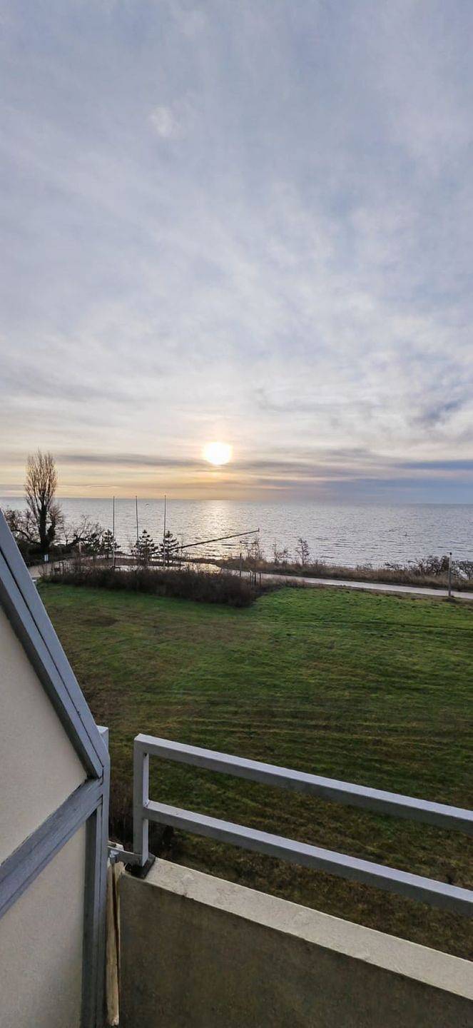 Ganze Wohnung, Diese geräumige Ferienwohnung im 3. Og hat einen herausragenden völlig freien Ostseeblick. in Großenbrode, Ostholstein