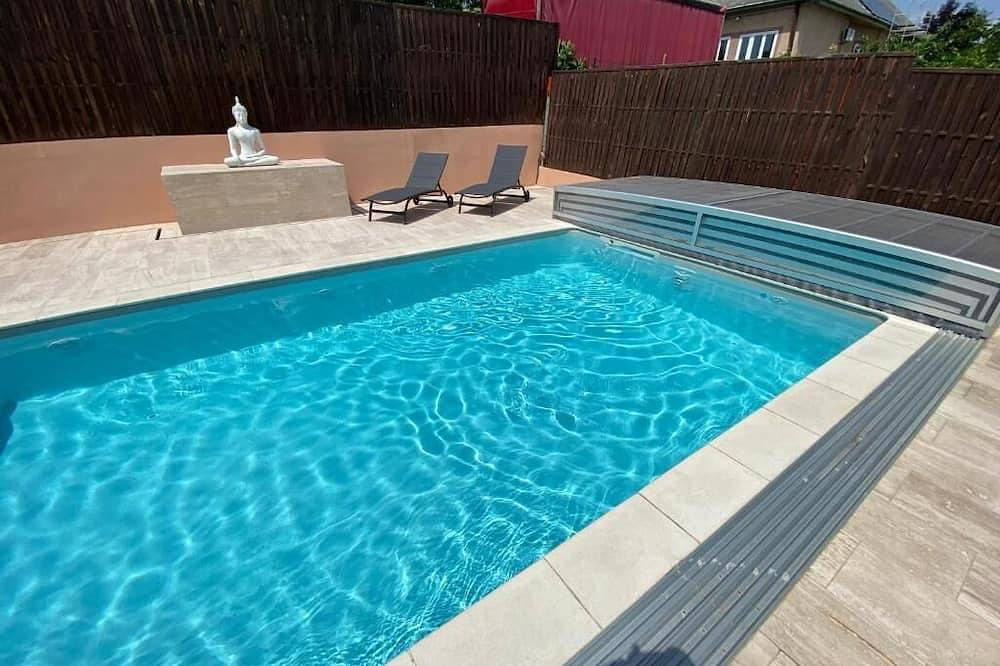 Ganze Wohnung, Garden Spa Resort - A private apartment with heated pool, terrace, and garden. in Budapest, Mittelungarn