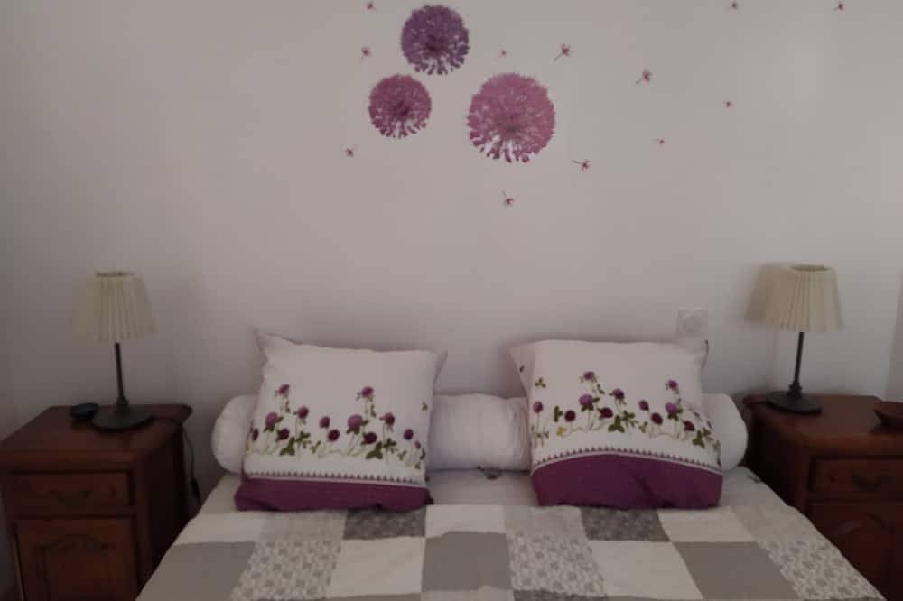 Appartement entier, Un havre de paix en pleine nature. Une chambre, climatisation, piscine ... in Collorgues, Région de Nîmes