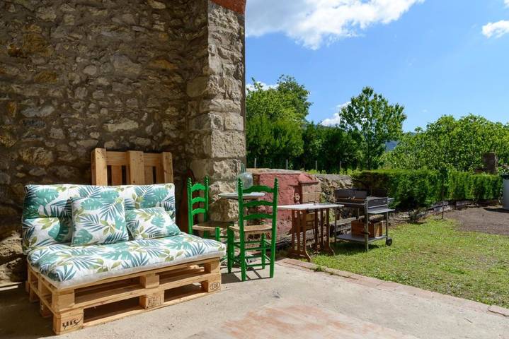 Casa rural para 16 personas, con jardín además de piscina y vistas, Se admiten mascotas en Vall de Bas - 4