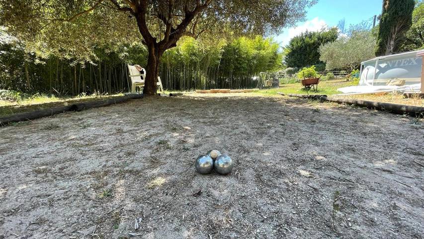 Location de vacances pour 6 personnes, avec bassin pour enfant et jardin ainsi que vue et piscine à Sainte-Anastasie-sur-Issole - 3