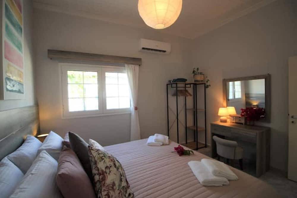 Seadream Beachfront Villa with sea view and jacuzzi in Almyrida, Vámos