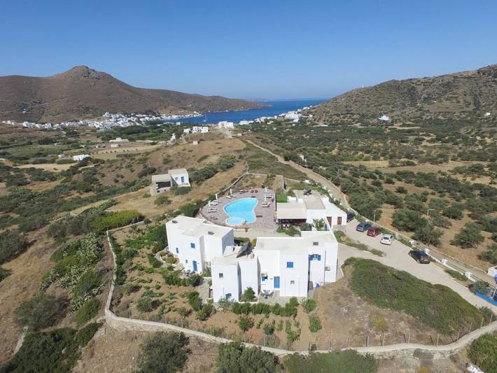 Location de vacances pour 2 personnes, avec terrasse ainsi que jardin et piscine dans Amorgos - 4