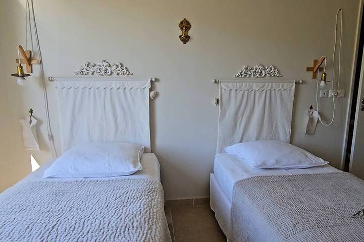 Maison-atelier sur propriété arborée de 2 ha piscine & jacuzzi privatifs  4* in Nans-les-Pins, Région de Brignoles
