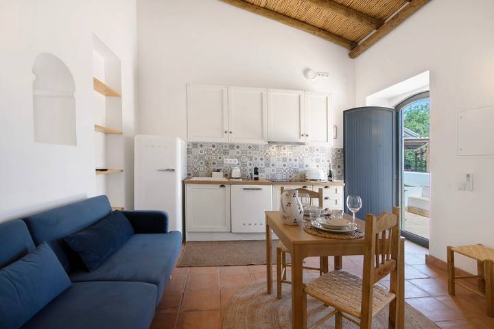 Appartement entier, Appartement 'Monte Gerações 1' avec piscine partagée, Wi-Fi et climatisation in Almancil, Quarteira