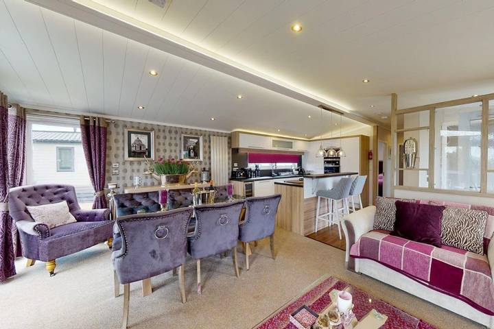 Camping for 6 people, with garden and hot tub as well as sauna and children pool in East Midlands