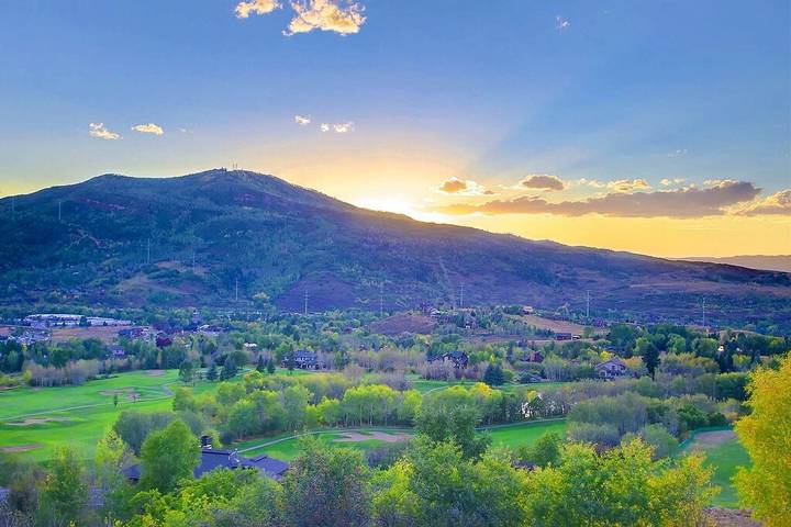 Vacation rental for 14 people, with hot tub and sauna as well as balcony, with pets in Steamboat Springs