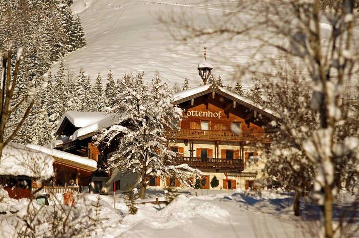 Chalet für 3 Personen, mit Balkon und Terrasse sowie Garten und Ausblick in Walchsee