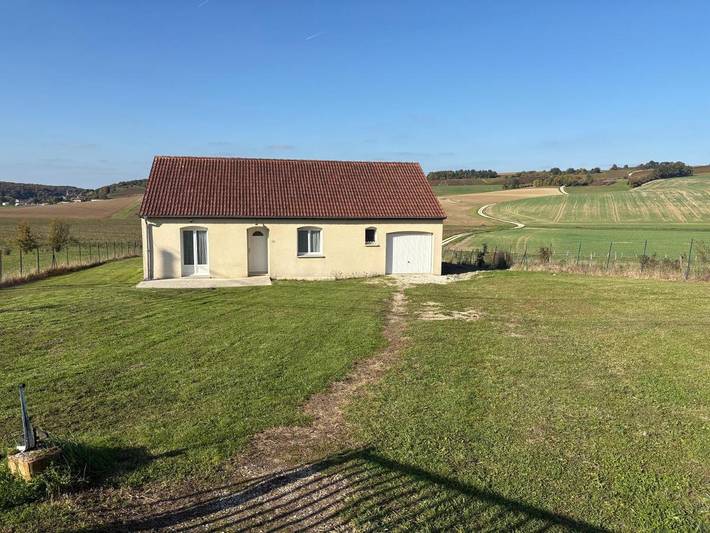 Location de vacances pour 7 personnes, avec jardin ainsi que terrasse et vue à Rizaucourt-Buchey