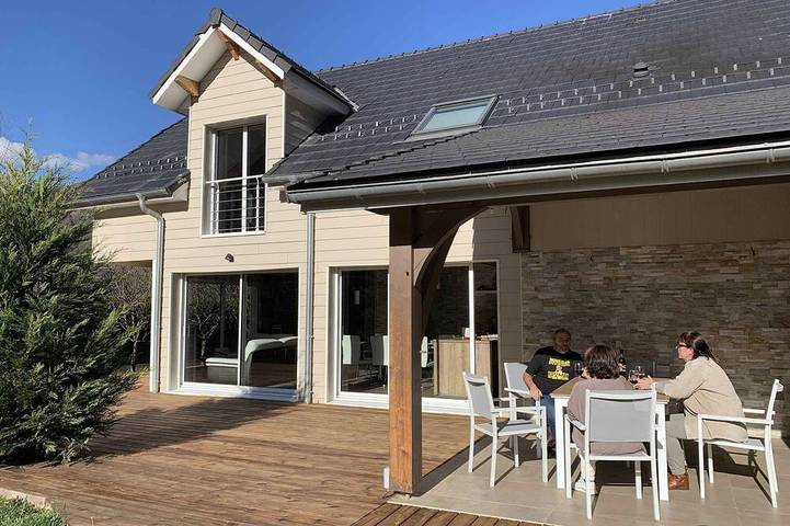 Location de vacances pour 6 personnes, avec terrasse et jardin à Saint-Mamet