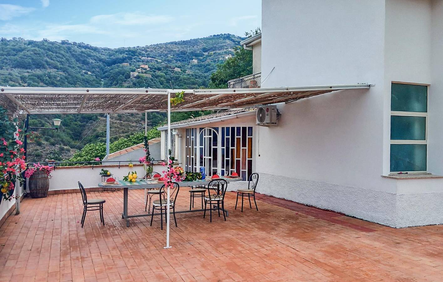 Appartement avec vue sur la mer, piscine et parking, à 2 km de la plage in Gioiosa Marea, Province de Messina