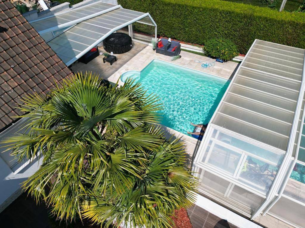 Gîte avec Piscine Couverte , Chauffée et jaccuzi in Éperlecques, Région de Saint-Omer