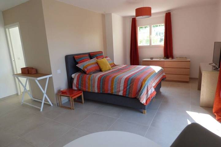 Gîte pour 2 personnes, avec jardin à Valbonne - 2