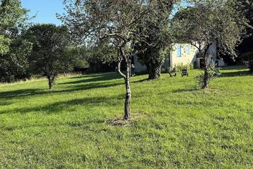 Location de vacances pour 6 personnes, avec jardin à Lanouaille