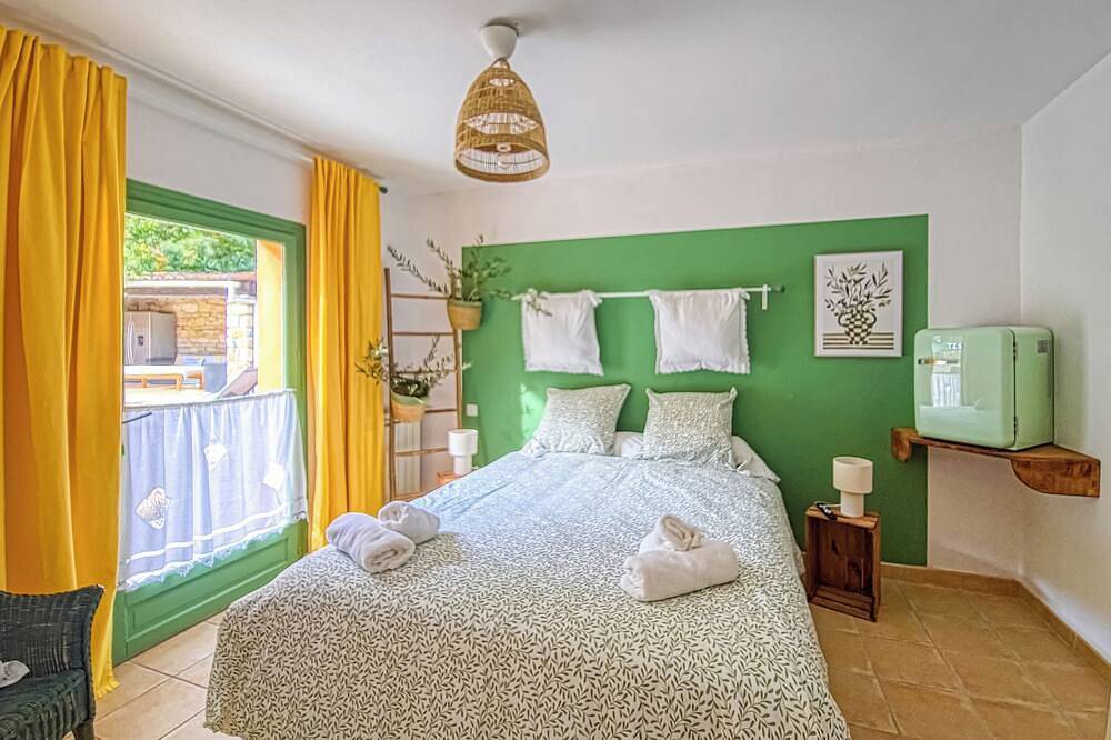 Villa Léonfine Bed and breakfast \"l'olivette in Le Cannet-des-Maures, Draguignan region