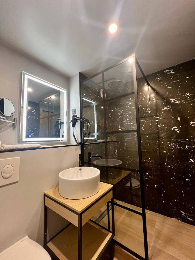 Hôtel pour 2 personnes, avec Terrasse ainsi que Jardin et Vue à Chenôve - 2