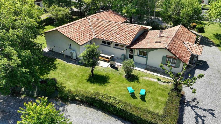 Gîte pour 15 personnes, avec terrasse et jardin dans les Landes