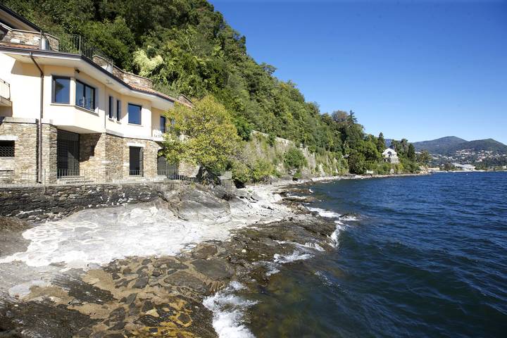 Villa per 6 persone, con Balcone e Terrazza nonché Giardino e Vista lago a Comune di Verbania