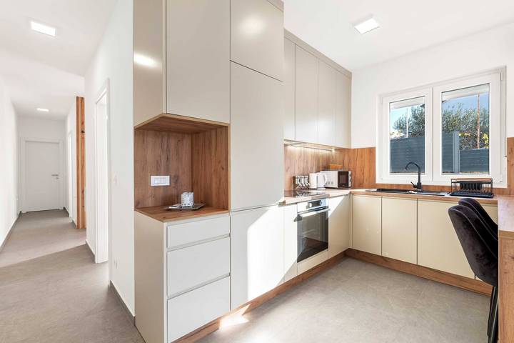 Ferienwohnung für 4 Personen, mit Balkon und Terrasse in Sibenik - 4