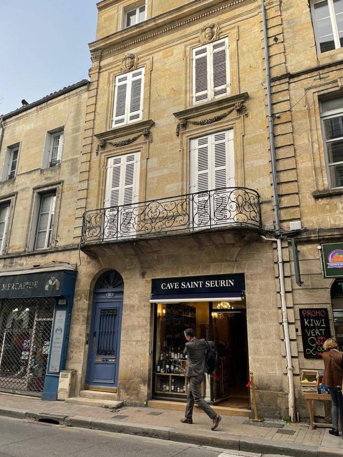 Chambre d’hôte pour 2 personnes, avec Terrasse ainsi que Jardin et Vue dans Basilique Saint-Seurin de Bordeaux