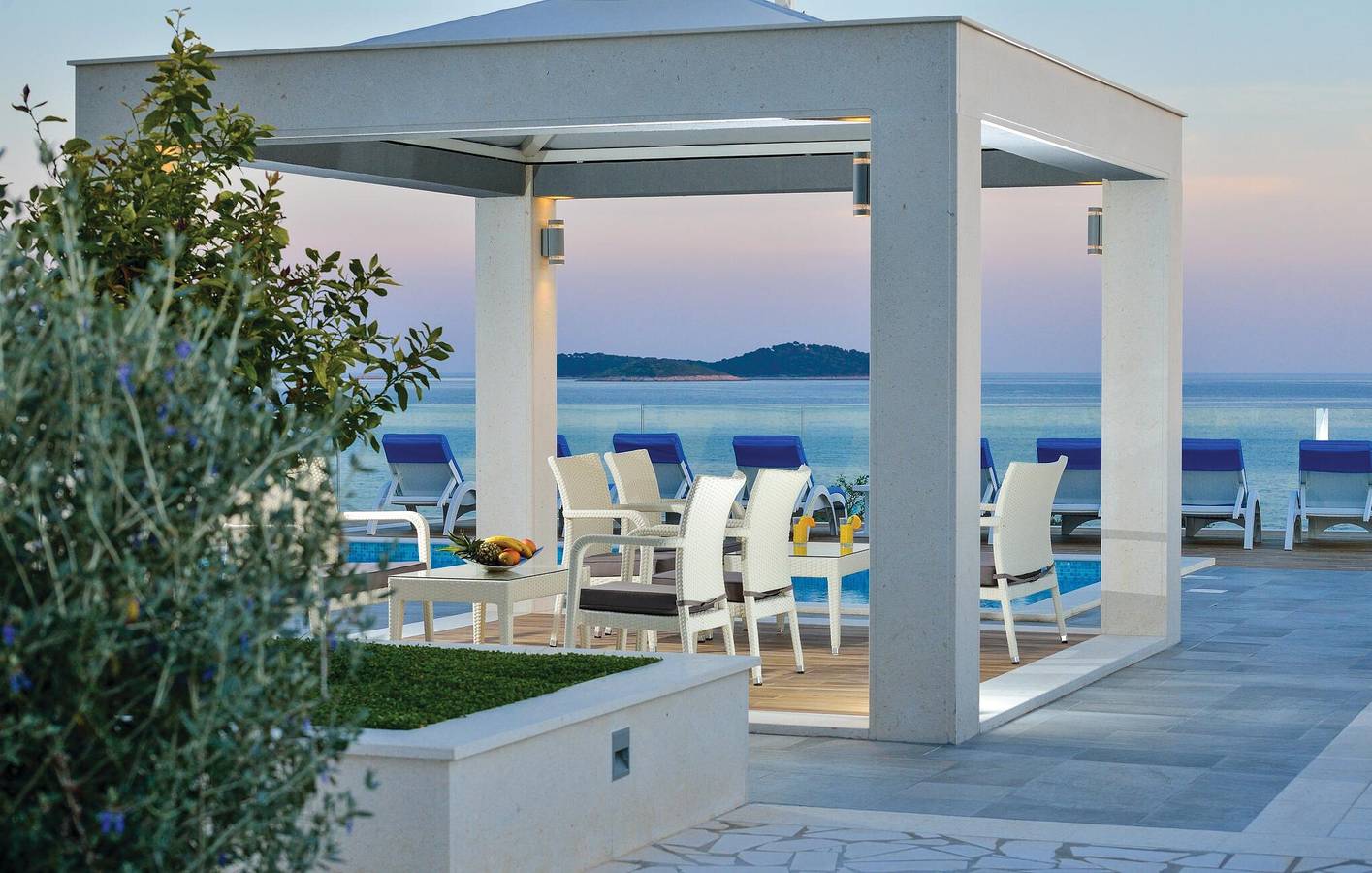 Ganze Ferienwohnung, Gemütliches Apartment mit Pool und Terrasse, 1,5 km zum Strand in Rogoznica, Šibenik-Knin