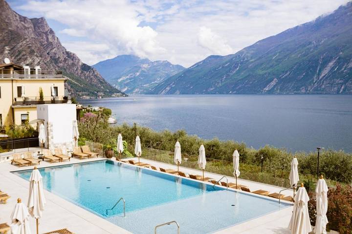 Hôtel pour 2 personnes, avec Jacuzzi et Terrasse ainsi que Jardin et Piscine à Limone sul Garda