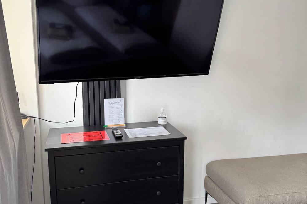 Entire apartment, Stylish apartments with balcony & close to the Rhine in the heart of Cologne's Südstadt district in Cologne, Rhineland