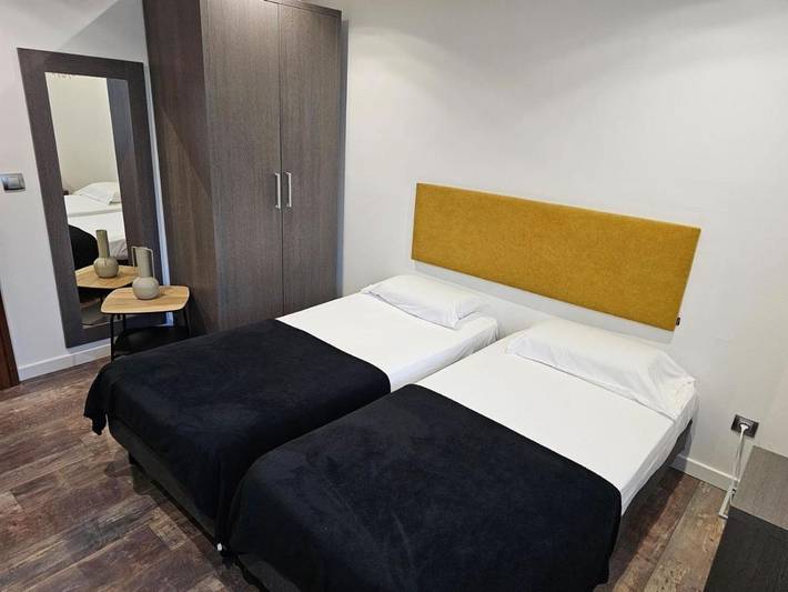 Hôtel pour 2 personnes, avec jardin ainsi que piscine et vue à La Tour-d'Aigues - 3