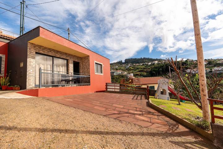Holiday Home 'Refúgio Do Tibéu' with Garden and Sea View in Calheta, Maderia