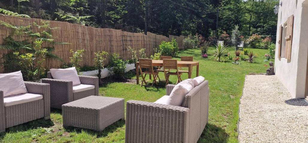 Location de vacances pour 4 personnes, avec piscine ainsi que vue et jardin à Ortiporio - 4