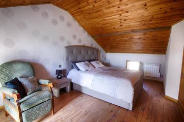 Cottage pour 6 personnes, avec balcon et vue ainsi que jardin et piscine à Thurageau
