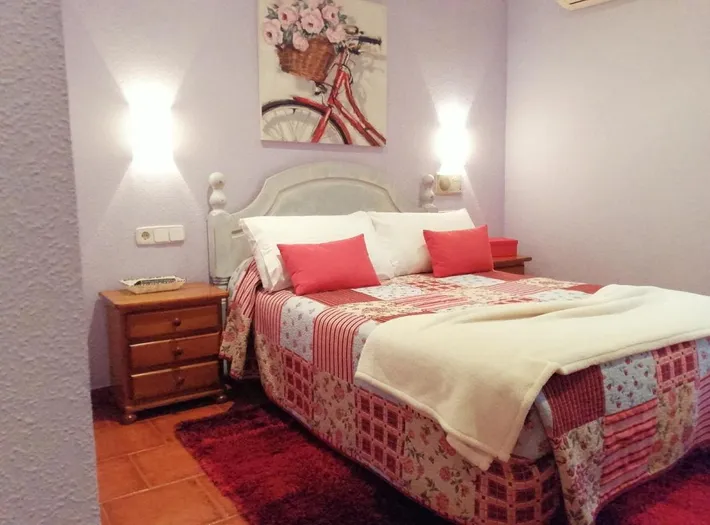 Casa de huéspuedes para 3 personas, con vistas además de terraza y jardín - 1