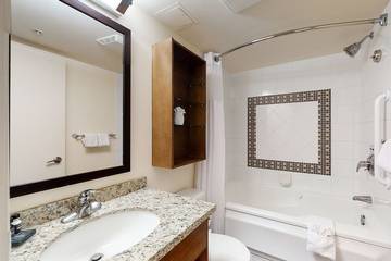 Glamping for 4 Guests in Whistler, Whistler Blackcomb, Picture 4