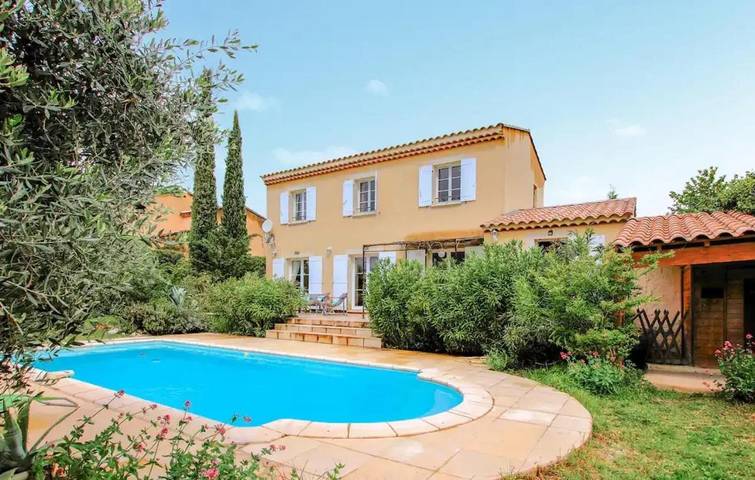 Location de vacances pour 6 personnes, avec jardin ainsi que piscine et terrasse, animaux acceptés à Saint-Maurice-sur-Eygues