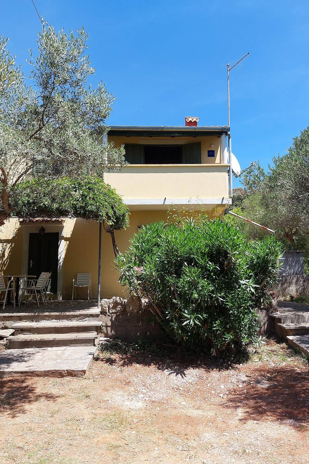 Cijeli apartman, Dvosobni apartman s balkonom i pogledom na more Uvala Pogana, Cres A-21464-a in Cres