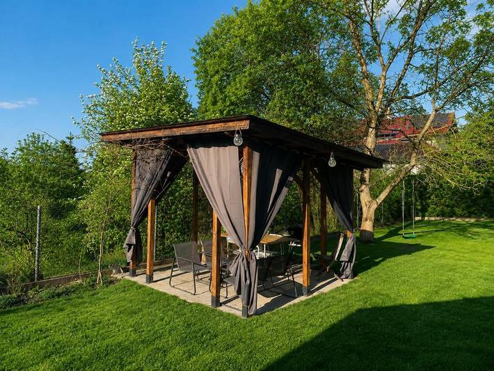 Ferienhaus für 8 Personen, mit Terrasse und Garten sowie Ausblick