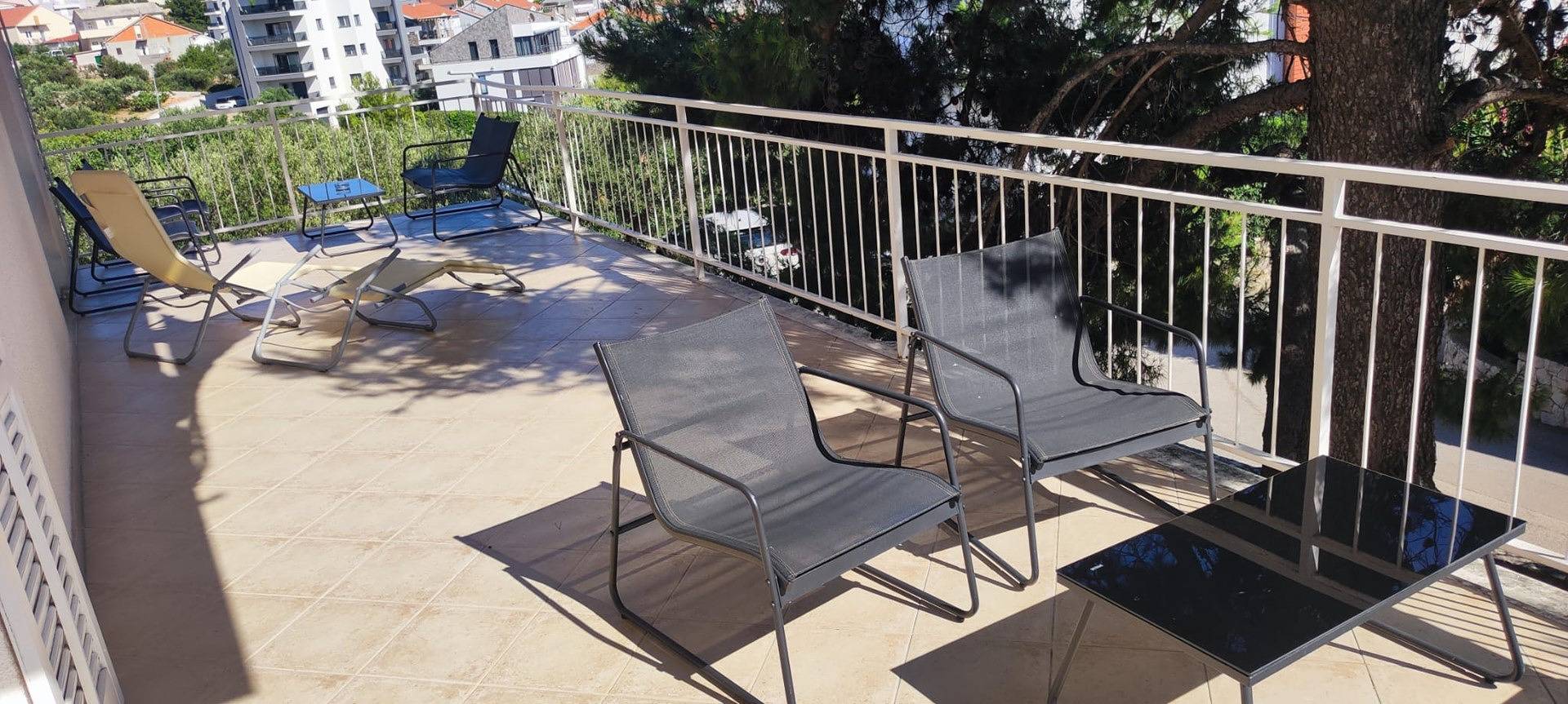 Ganze Wohnung, Einzimmerwohnung mit Terrasse. in Primošten, Šibenik-Knin