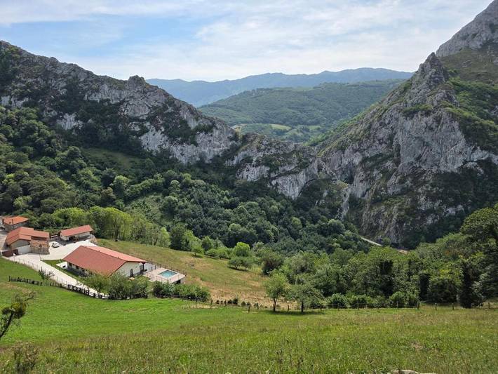 Casa rural para 5 personas, con Terraza y Jardín además de Piscina y Vistas en Morcín